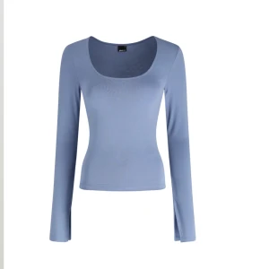 Blå tröja  - Säljer denna blåa tröjan i nyskick från Gina 