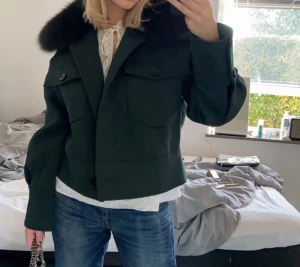 Moentine  jacka  - Säljer nu min Moentine Jacka då jag vill skaffa mig en ny jacka till hösten, hör av er om fler bilder om ni är intresserade!💓