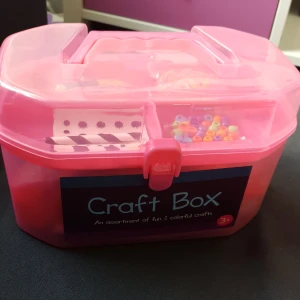 Pysselbox  - Ett pyssel kit med massor med pyssel, säljer för jag råka köpa 2, ny köpt, kontakta vid intresse och pris diskuteras ❤️