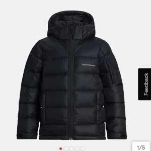 Peak jacka - Säljer min peak jacka för den har blivit förliten