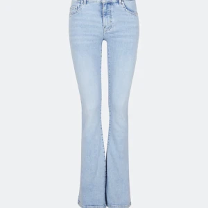 Lågmidjade bootcat jeans  - Säljer då dom inte passar mig jätte fina nytt skick använt 2 ggr skriv för mer info 