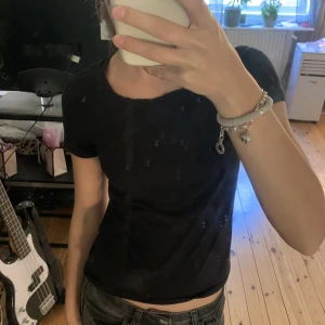 T-shirt - Basic svart t-shirt från H&M 