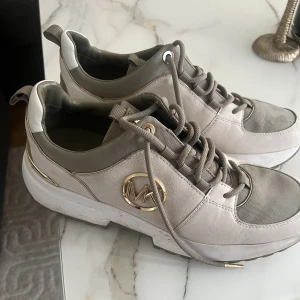 Michael Kors skor - Michael Kors dam skor. Använda max 2 gånger