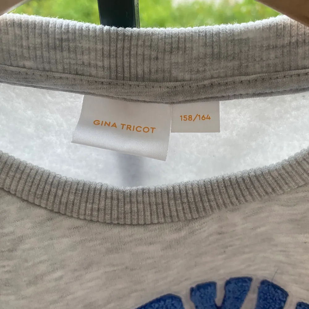 Använder inte denna! Jätte snygg hoodie som är från ginatricot! Orginal pris: 299. Stickat.