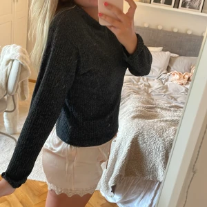 Stickad tröja - Superfin stickad tröja från Saras barnavdelning men skulle säga att den är som en xs/s❤️