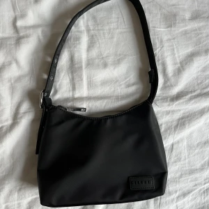 Väska  - Axelväska i superbra skick! 