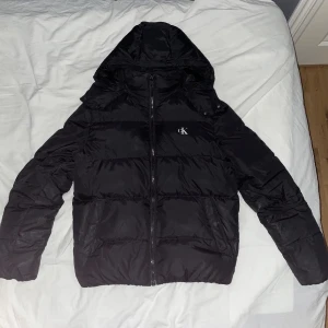 Calvin klein jacka herr - Storlek xs kan sälja för lägre pris om de är snabbköp jackan är som ny inga hål eller nått sånt