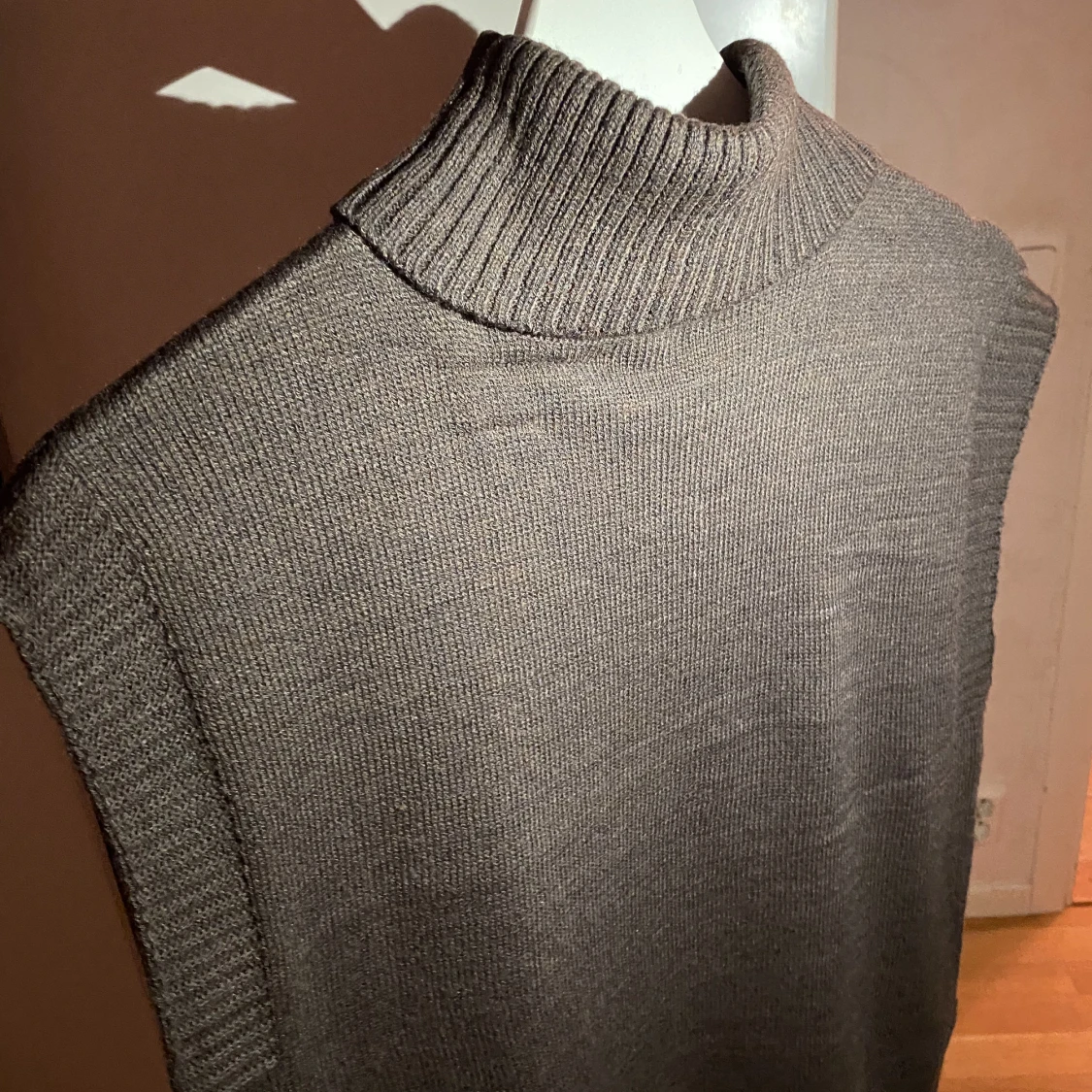 Stickad poloväst - 91