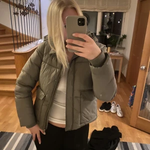 Vinter jacka  - Så söt vinter jacka i fin grön färg!!