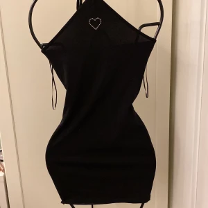 Svart festlig klänning - Väldigt fin men har aldrig använt är i storlek XS