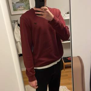 Stilren collegetröja/sweatshirt från Pier One. Använd men gott skick. Pris går att diskutera.