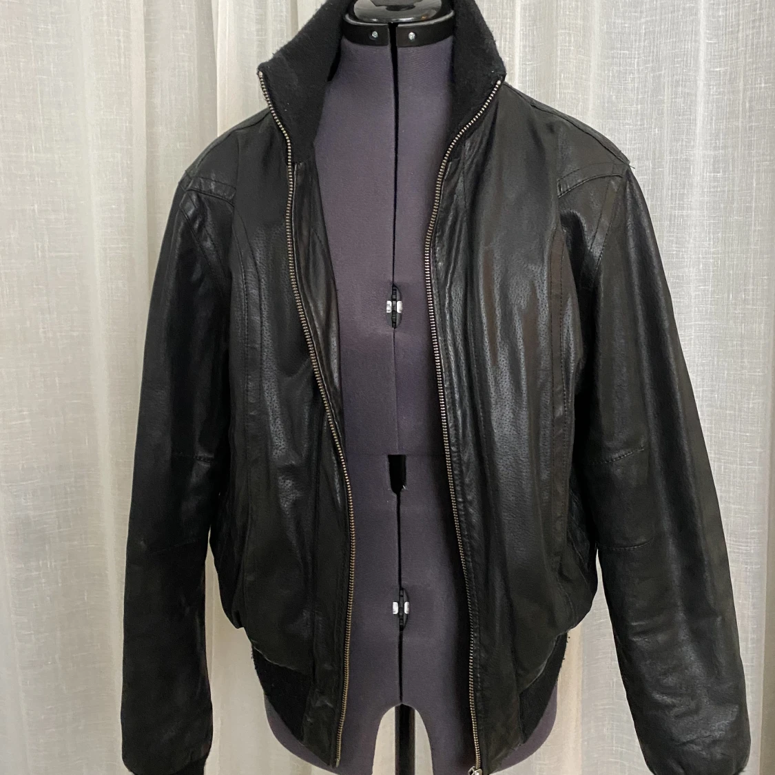 Svart skinnjacka  - 91