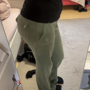 Säljer juicy byxor  - Säljer mina juicy byxor då dom inte kommer till nån användning.