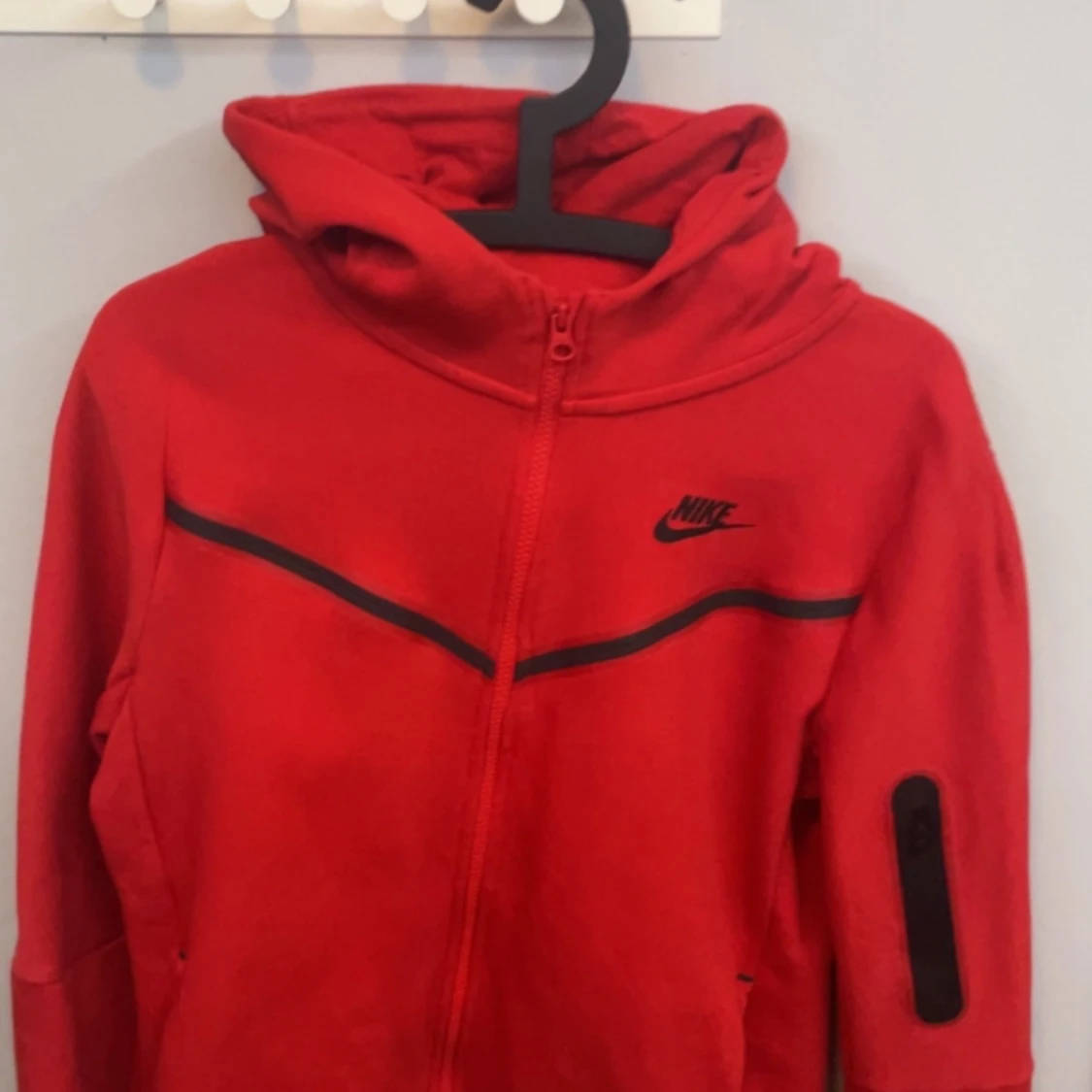 Röd Nike tecch  - 91