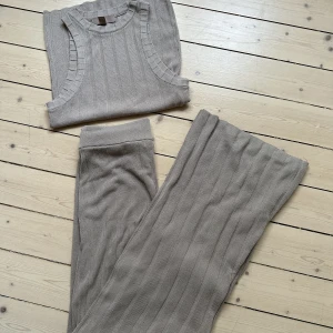 Stickat set - I fint skick