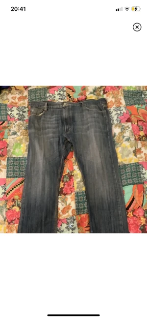 Batistini Jeans - Fint skick. Bredden på midjan är 40cm.