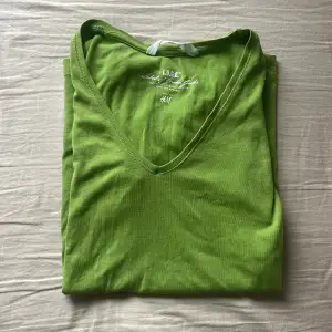 Grön tröja från hm! Står M men passar S också! Stretchigt material😄✌🏻 MITT PRIS: 40kr 💚😊