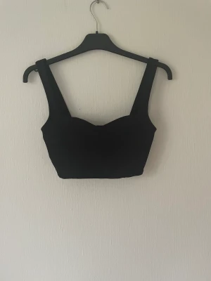 Topp - Super snygg topp från Gina med ribbat på ryggen❤️60 kr + frakt 