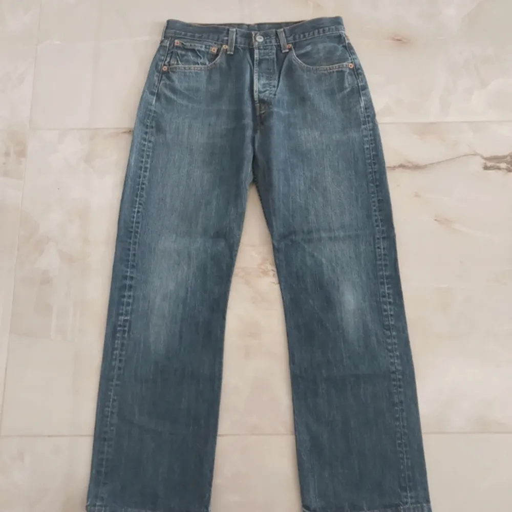 501 Levis jeans mörkblå vintage💘W31 L34. Jeans & Byxor.