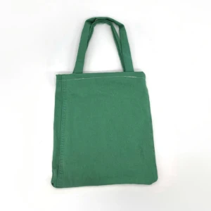 Grön Tygpåse 🌱 - Grön Tygpåse | 99:- - Bredd 25 cm - Höjd 30 cm Kontakta oss i dm eller vår mail för köp eller vidare frågor! 🌱✨