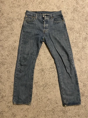Levis 501 - Säljer ett par Levis 501 i bra skick.