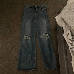 Säljer ett par jeans från lager 157 då jag köpte fel storlek!