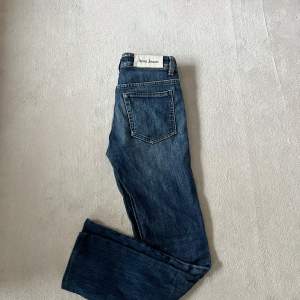 Jeans från Acne i storlek 25/32