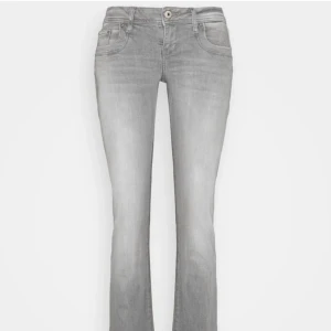 Ltb jeans - Säljer nu ett par ltb jeans i grå, storlek M. Helt nya ba testade en gång🫶🏼( lånade bilder )