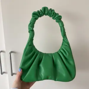 Grön handväska från JW PEI, i gott skick! 