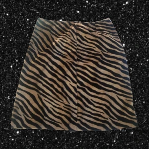 tiger kjol - lite oklart med storlek men typ Large