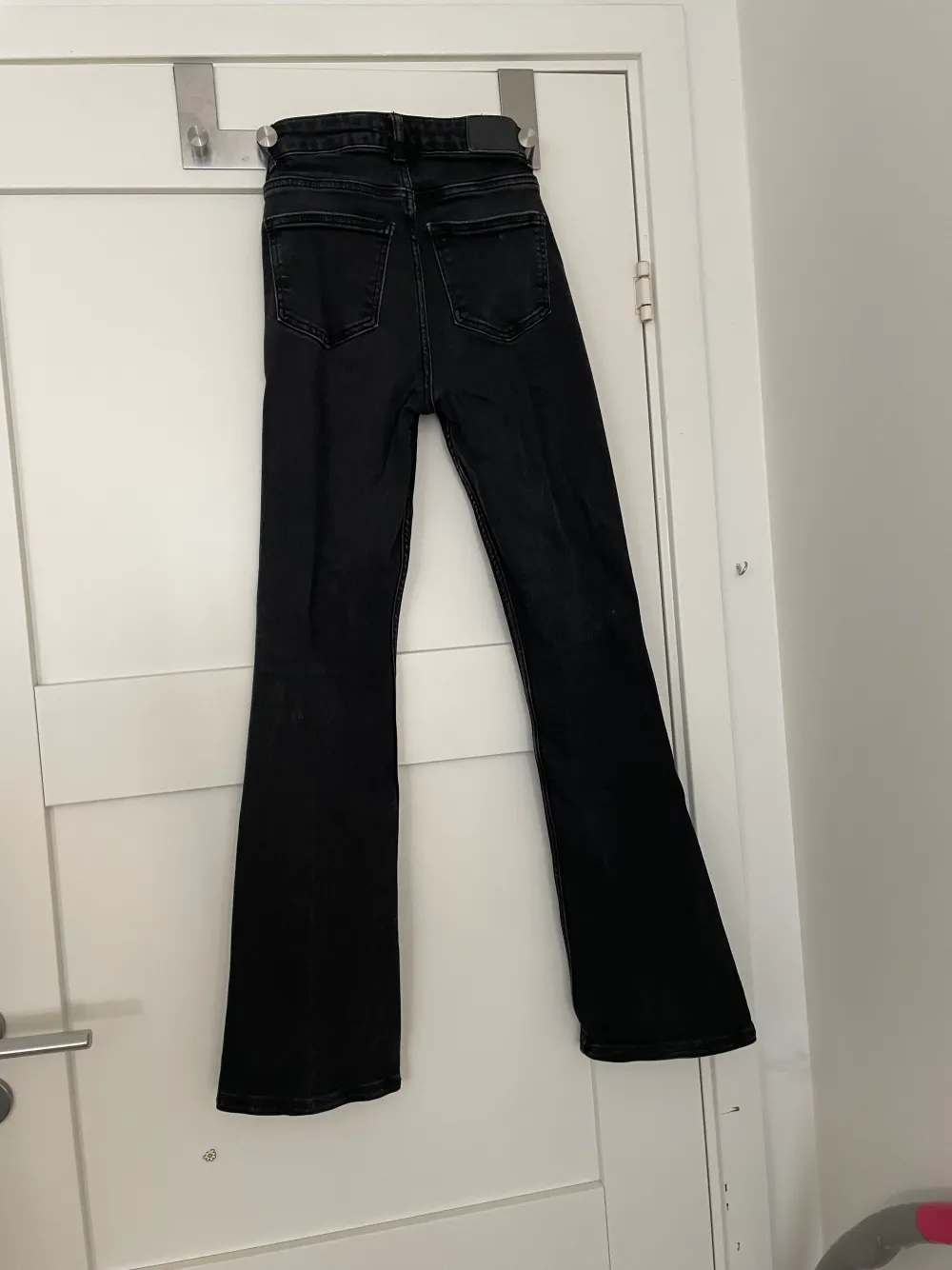 Low waist-jeans från Gina tricot storlek 32.. Jeans & Byxor.