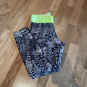 Träningstights - Använt skick. Ficka baktill ( se bild 2)