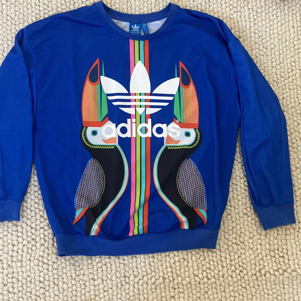 Adidas originals sweatshirt. Sparsamt använd.  100 % polyester . Tröjor & Koftor.