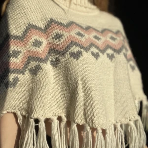 Mysig kofta - Jättefin och skön kofta att ha på sig på lite kallare kvällar. I bra skick och använd bara några gånger. 