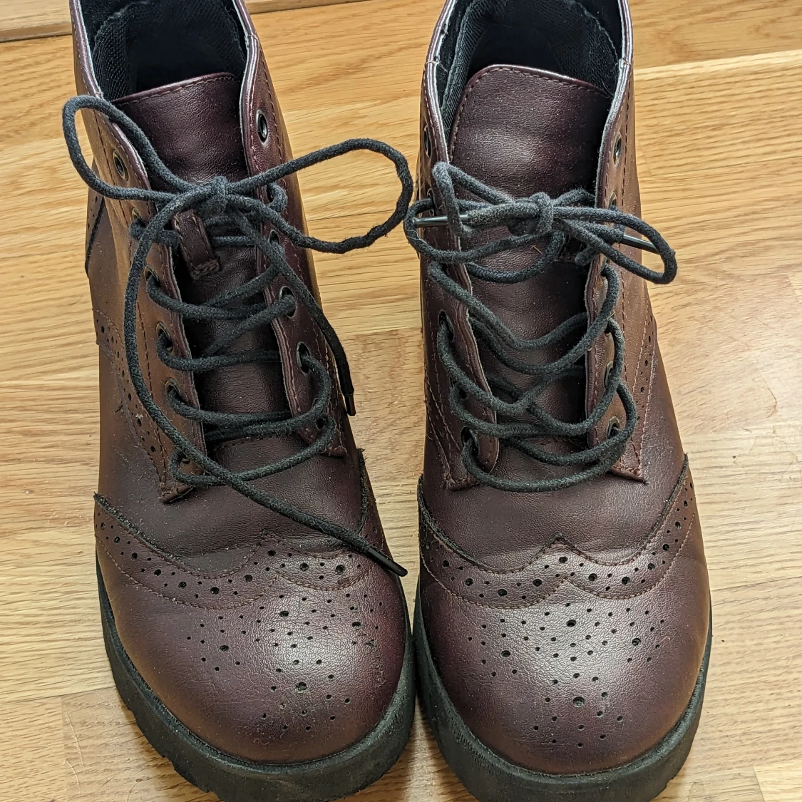 Vinröda kängor - 91