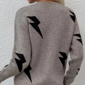 Grå tröja - Supermysig tröja med blixtar på💗stl S