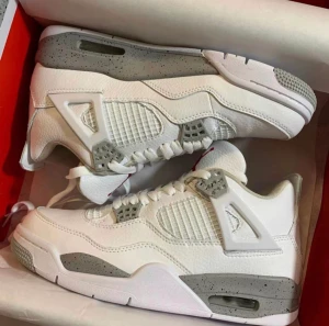 Air Jordan 4  - Air Jordan 4 white oreo helt oanvända 