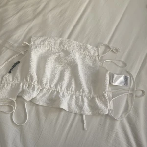 sommar topp  - TRYCK EJ PÅ KÖP NU!! jätte skön på sommaren men den kommer inge komma till användning för mig. Skriv för frågor eller bilder! 