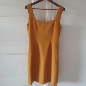 Vintageklänning - Mycket fint skick. Vibtage. Eventuell handskydd?   Tyvärr för liten för mig. 