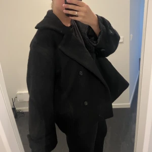 Arket jacka  - Säljer min jacka ifrån Arket då den inte kommer till användning av mig Den är använd ett fåtal gånger