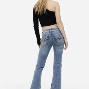 Hm jeans - Använda en gång men inser att jag inte behöver de. Helt slutsålda på HMs sida.  Kan skicka fler bilder vid intresse.