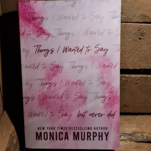 Things I wanted to say (but never did) av Monika Murphy. - Första boken i Lancaster serien, andra booken är booktok favoriten A MILLON KISSES IN YOUR LIFETIME!  Whit och Summer book! Boken är läst men inte förstörd på nått sätt! Spinen är hel! Köpt för 200 kr! 