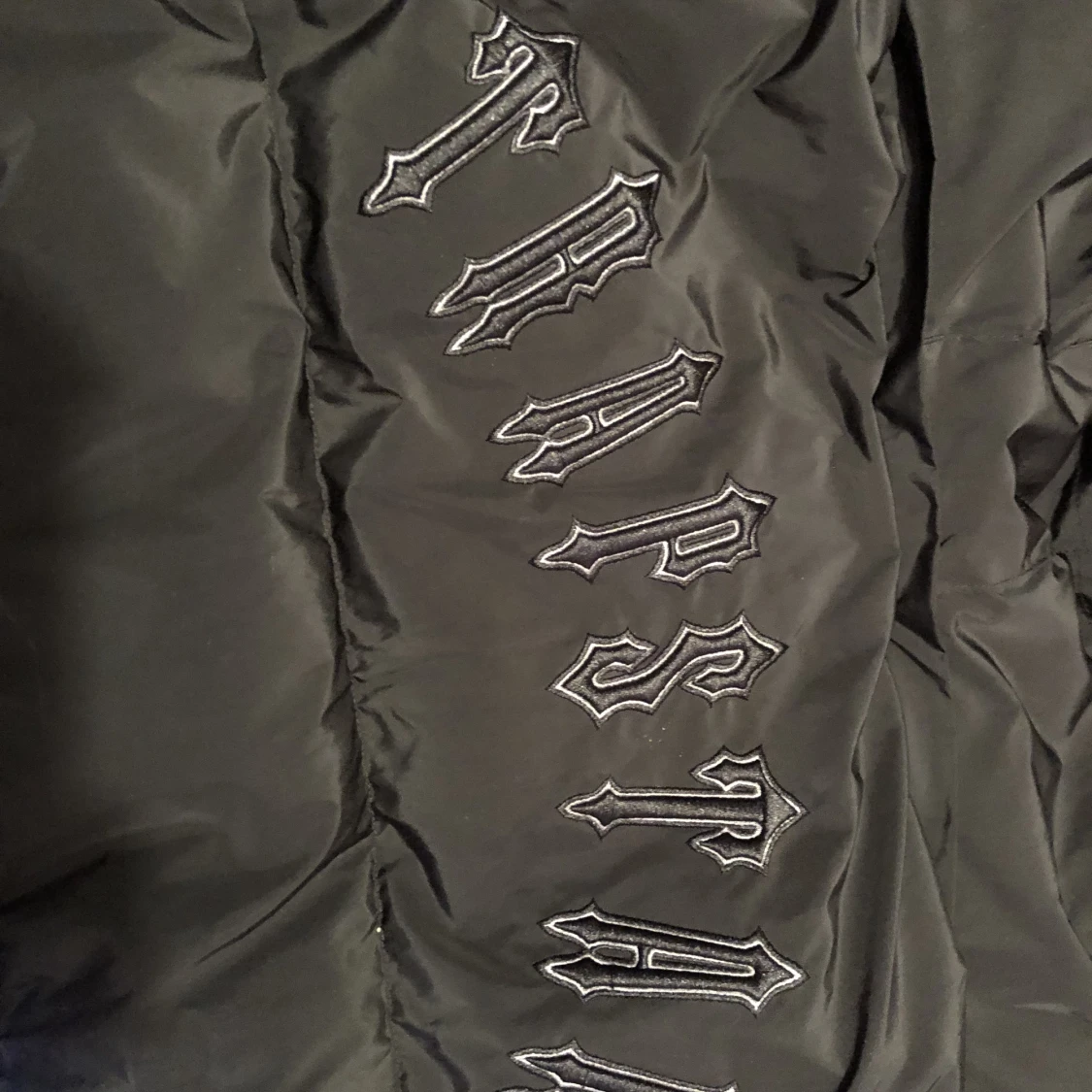 Trapstar jacka irongate blackout edition