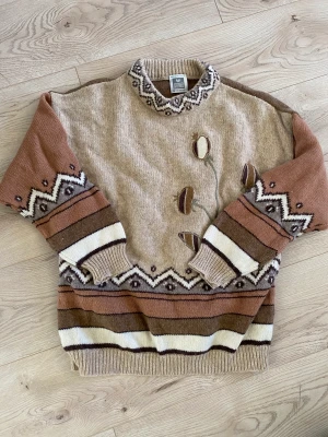 Retro/Vintage 80-90 tals stickad tröja! - Ulltröja. Jättefin och skön!  Är tvättad med ulltvättmedel.