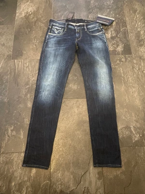 Replay jeans  - Replay anbass hyperflex +  Storlek: 30/32 Cond: 9/10 Pris: 899kr (nypris 1799kr)