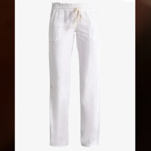 linnebyxor - säljer dessa populära linnebyxorna från roxy, alltid nästan helt slutsålda, storlek M passar även S. sitter super fint❤️