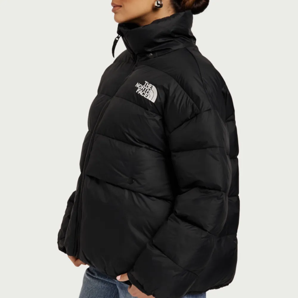 Super snygg jacka nu inför vintern från the north face.Jackan är i bra skick och är i storlek S. (Skriv privat för egna bilder) ”bilderna är lånade ”. Jackor.