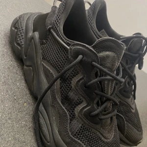 adidas ozweego - adidas ozweego skor Stl 38 2/3 i nyskick. Världens skönaste skor. 