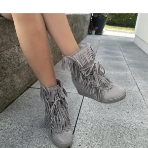 Frans skor - Jätte coola skor med fransar. Så snygga med kyl klack 