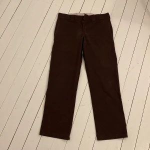Dickies Slim Straight  - Dickies slim straight  Färg: Brun Storlek 33x32